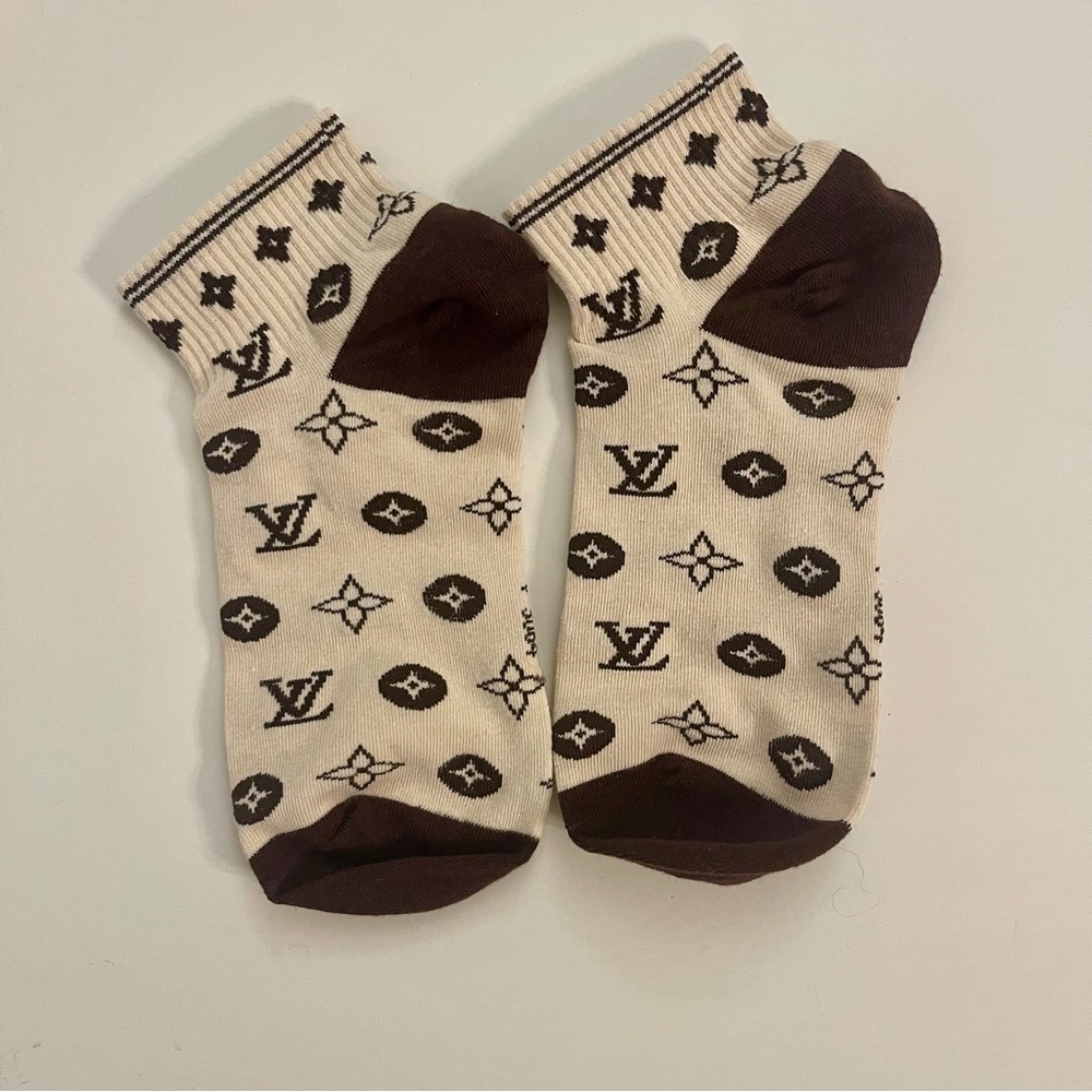 NWOT Monogram Print Ankle Socks - Brown & Cream (Fits 5-7) - Picture 2 of 2